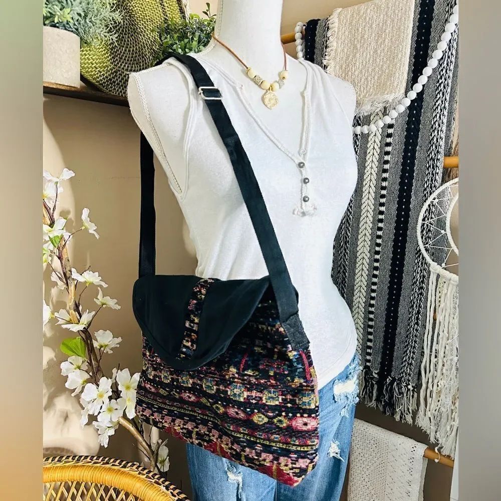New with Tags Canyon Sky Southwestern Aztec Jacquard Shoulder Bag